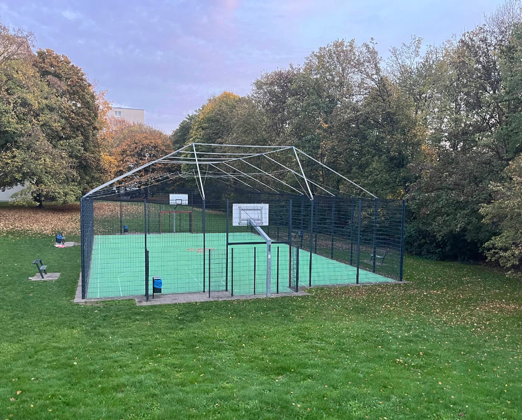 Fußball- und Basketballkäfig Bergisch Gladbacher Straße