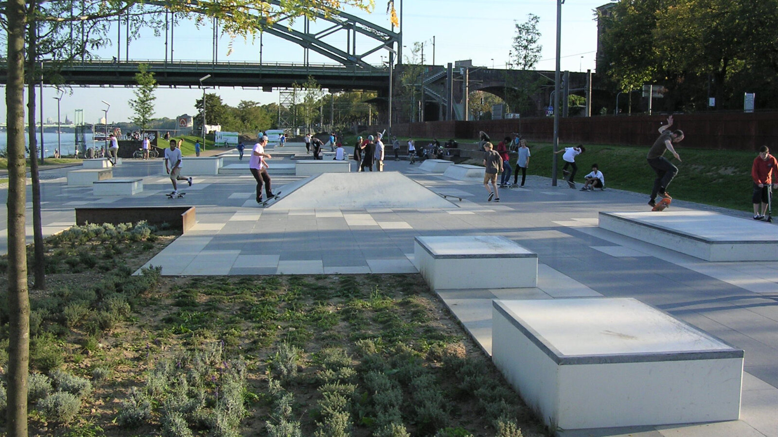 KAP686 Skateplatz am Rhein