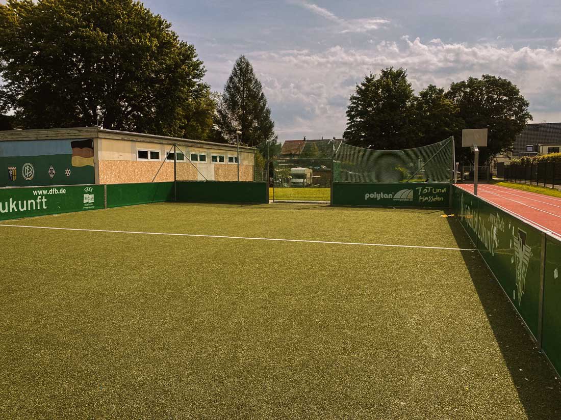 DFB Käfig - Basketball Platz 1vs1 - Sand Laufbahn Sprung